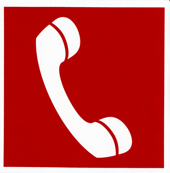 Самоклеющаяся табличка. (F 05). Телефон для использования при пожаре (150х150мм)